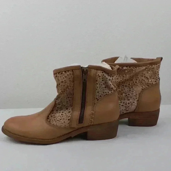 Anthropologie Cool Way Tan Beige Leather Ankle Boot Laser Cut Boho Size 9 - Picture 2 of 8